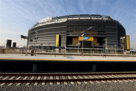 mass transit to metlife stadium.